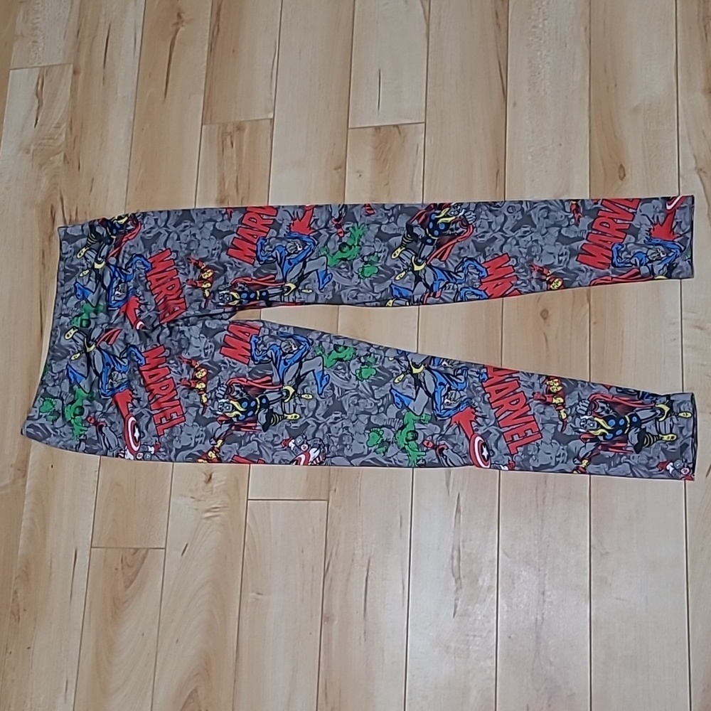 Women's medium Mighty Fine Marvel leggings